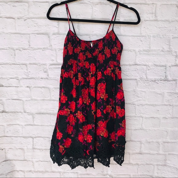 Free People Dresses & Skirts - LOWEST PRICE Free people floral scrunch dress